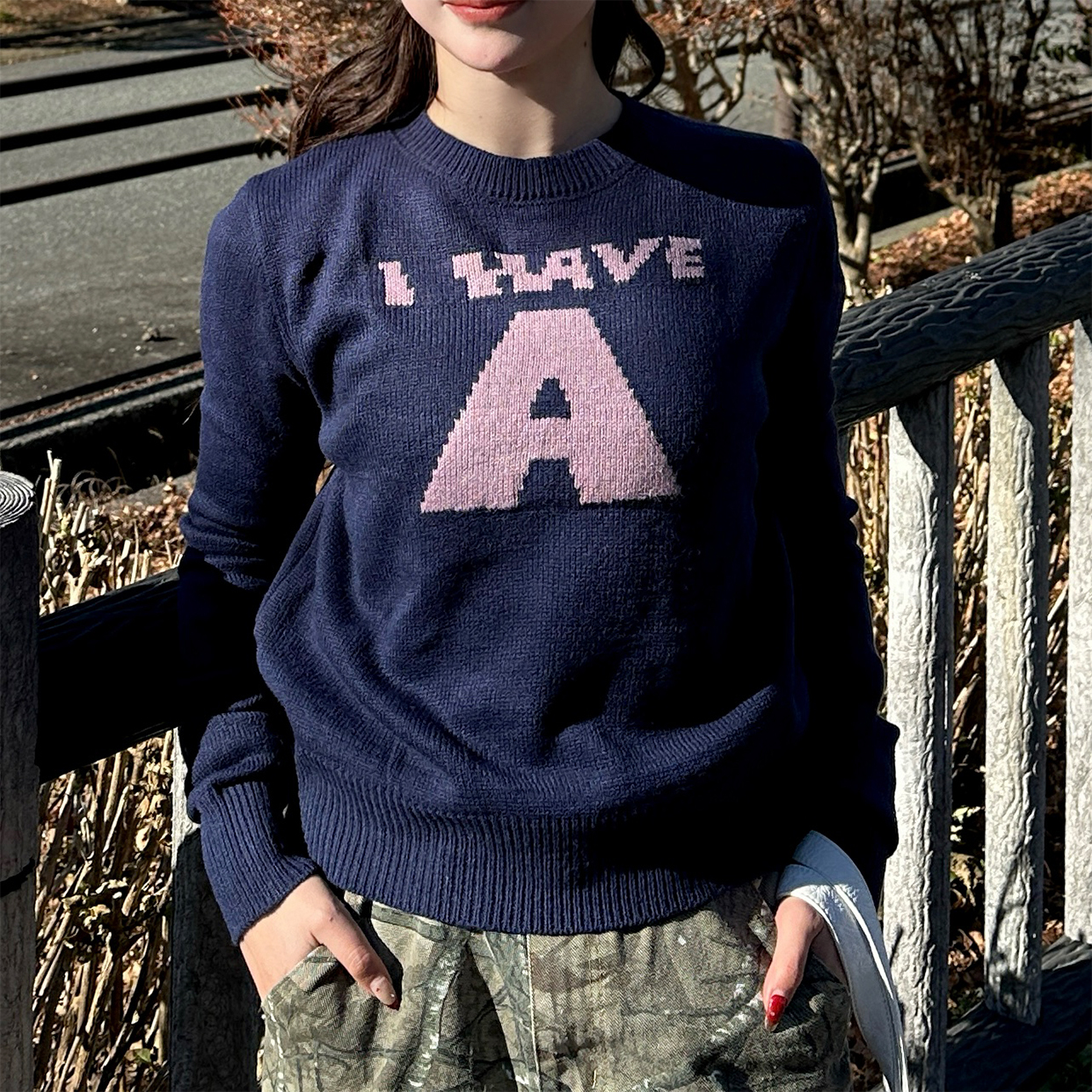 (ユニセックス)  ジャガードフロントロゴカラーニット