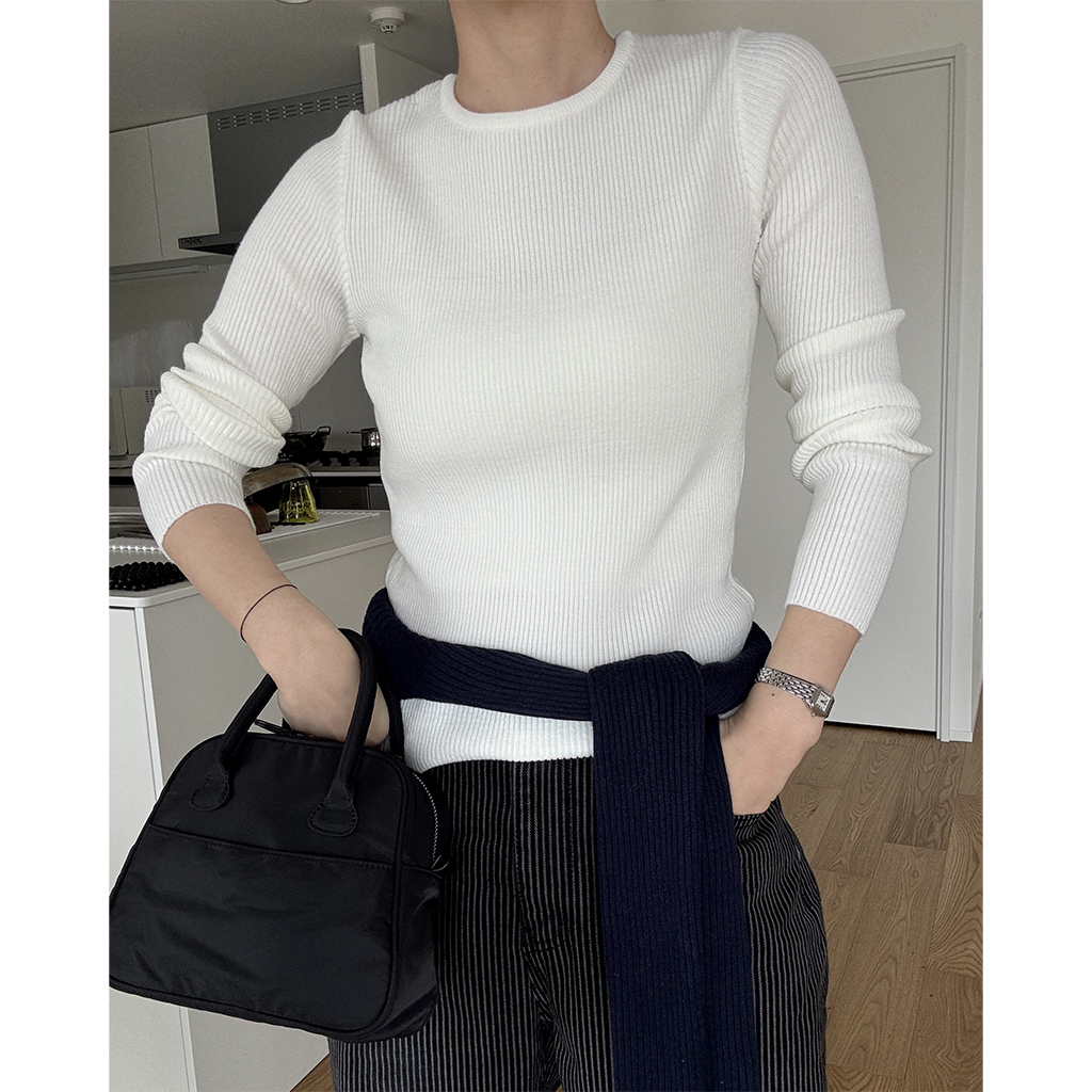 シンプルリブラウンドニット