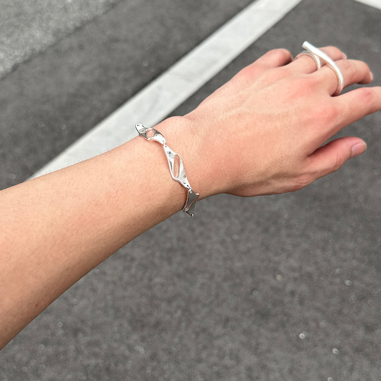 ユニークチェーンブレスレット