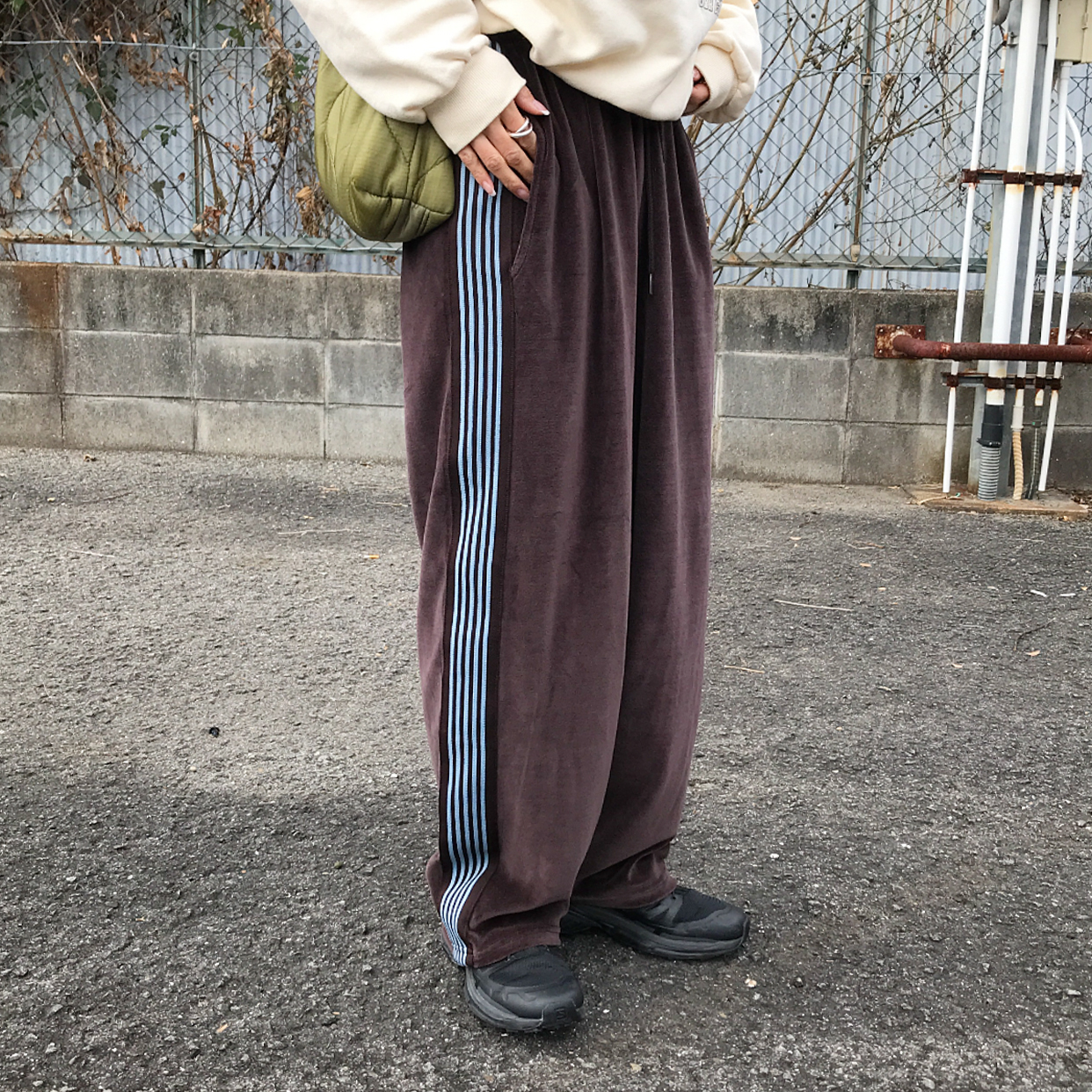 (ユニセックス) サイドラインベロアパンツ