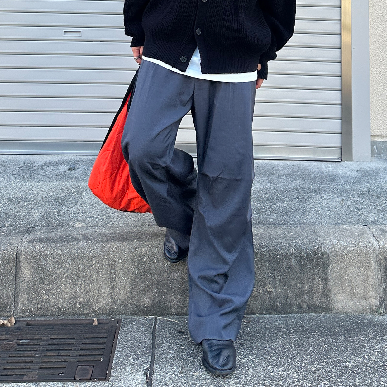 ユニセックス)ダーツプリーツスラックス | ファッション通販サイト NUGU