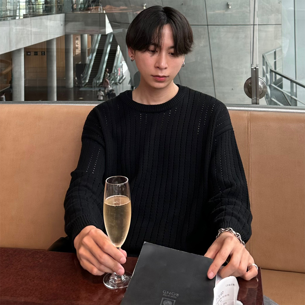 ラウンドネックパンチングニット