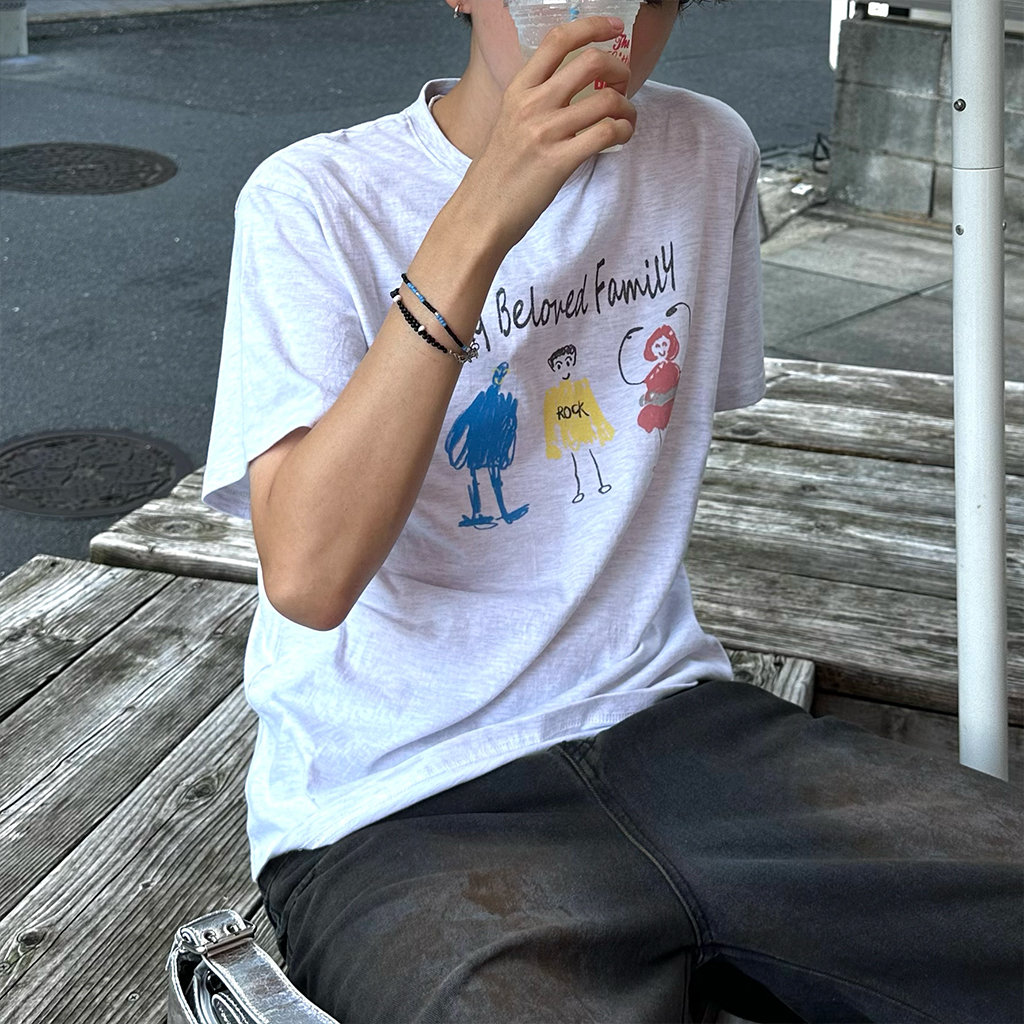 (ユニセックス) クレヨンプリント半袖Tシャツ