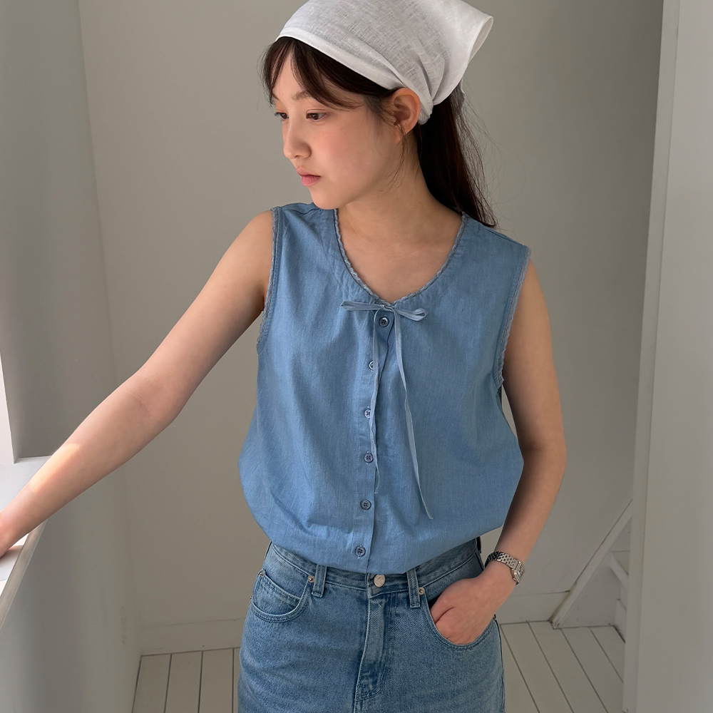 EDIE LACE BLOUSE (FADED DENIM)