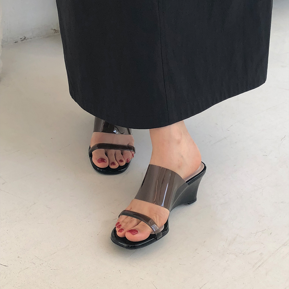 CLEAR WEDGE MULE (BLACK)