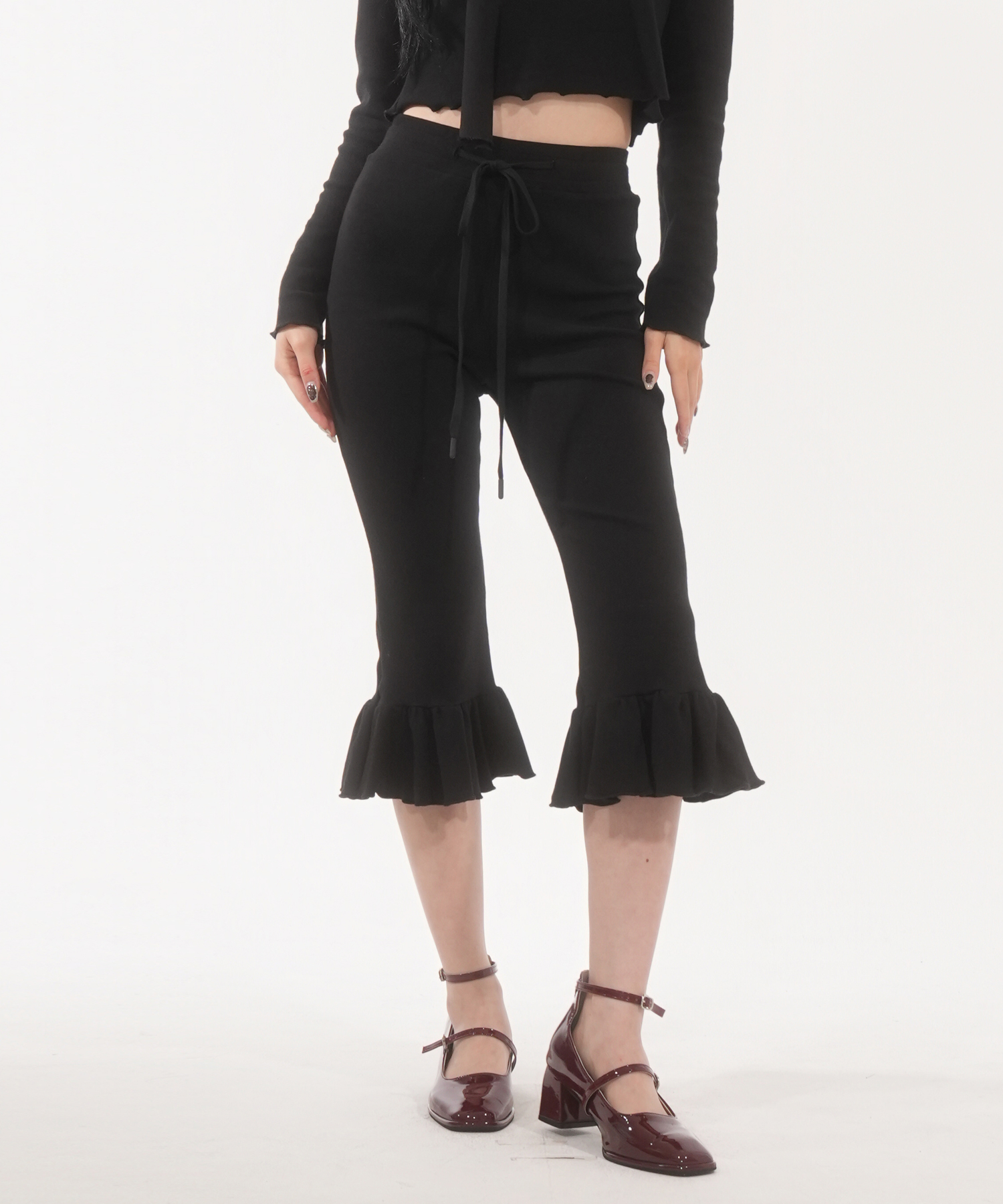 FRILL CAPRI PANTS (Black)