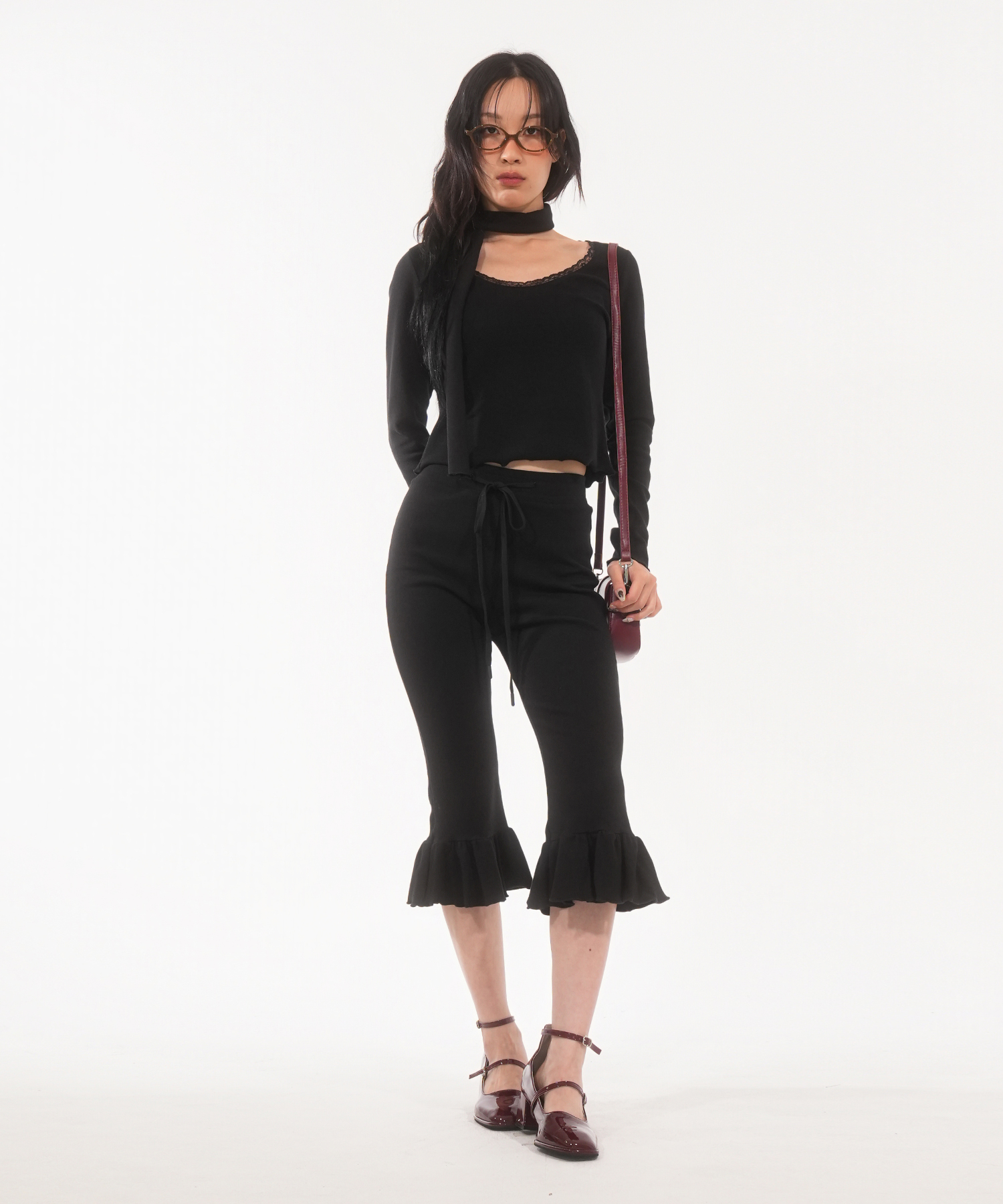 FRILL CAPRI PANTS (Black) | ファッション通販サイト NUGU