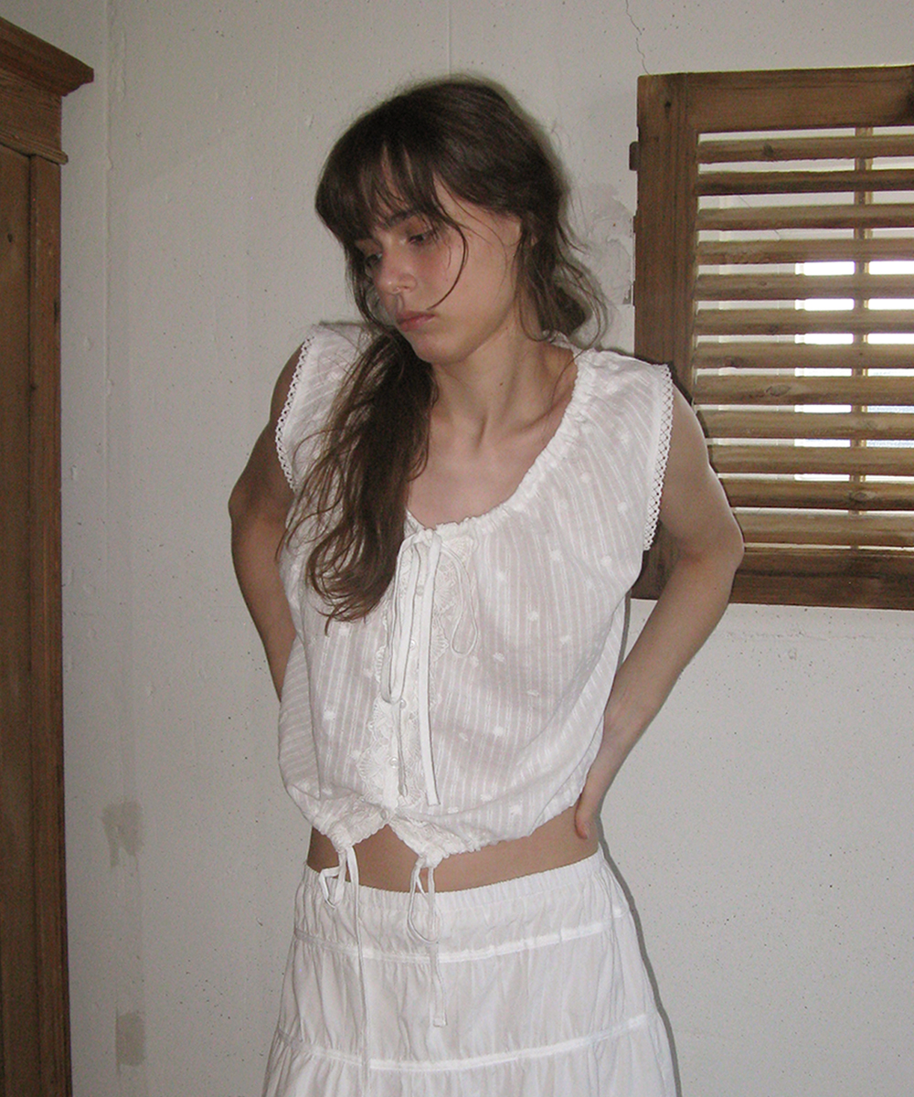 Pond lace blouse_punching