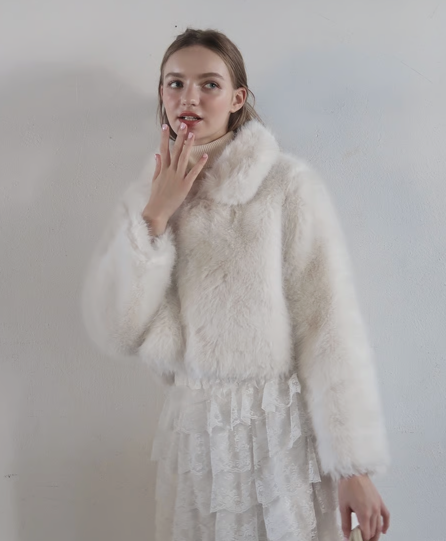 treatürself バニーファーコート 未使用品 美品 ホワイト　アウター treaturself バニーファーコート