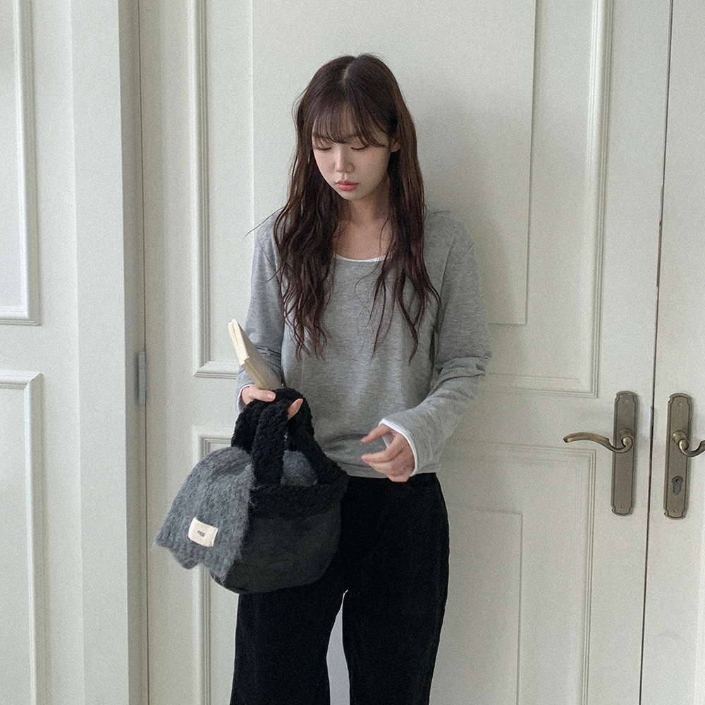 Uネック長袖Ｔシャツ