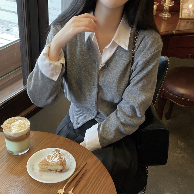 ルーズフィットコットンホワイトセミクロップドシャツ