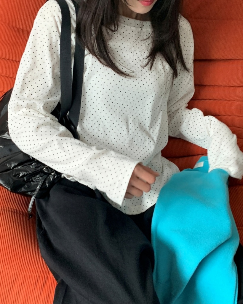 ドット/水玉柄ラウンドネックルーズフィットフリルレイヤードシャーリングベーシック長袖Ｔシャツ3color