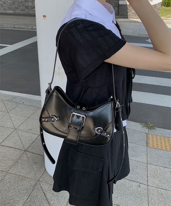 ハーフムーンバックルフェイクレザーショルダーバッグ