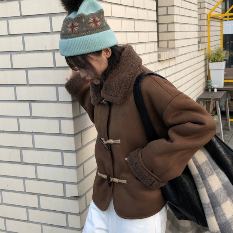 ホワイト ムートンスエード ダッフルコート。XSサイズ。細身の男性、女性お勧め。 ホワイト ムートンスエード ダッフルコート。XSサイズ。細身の男性