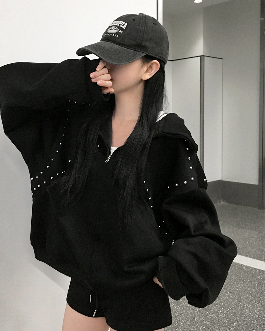 スタッズジップアップパーカー