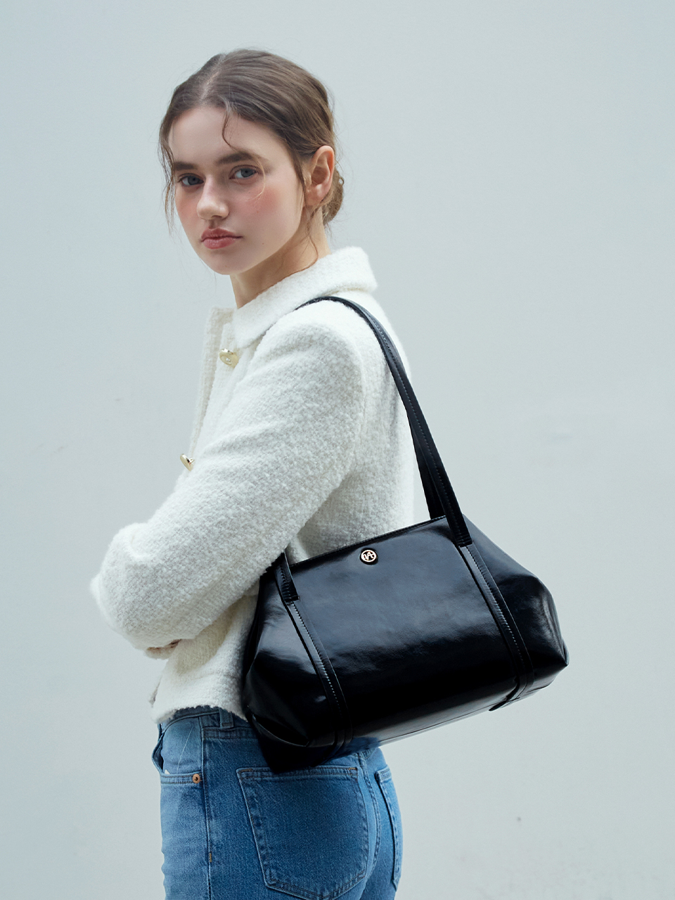 Bolted Cow Leather Magnetic Bucket Bag [BLACK