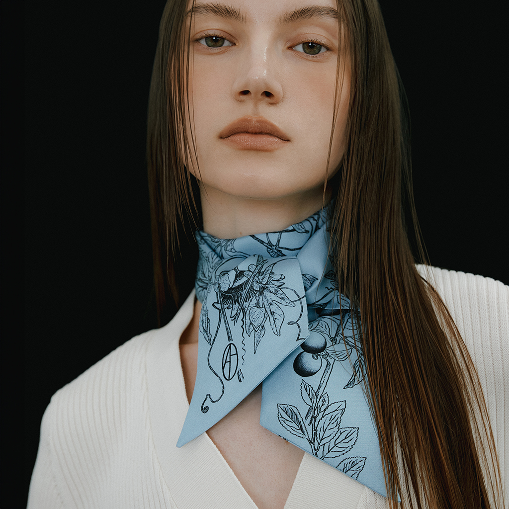 【新品】HEUGN SILK SCARF 希少品 フランス製　ユーゲン シルク HEUGN（ユーゲン）Poa シルクドットプリントスカーフ SCARF005