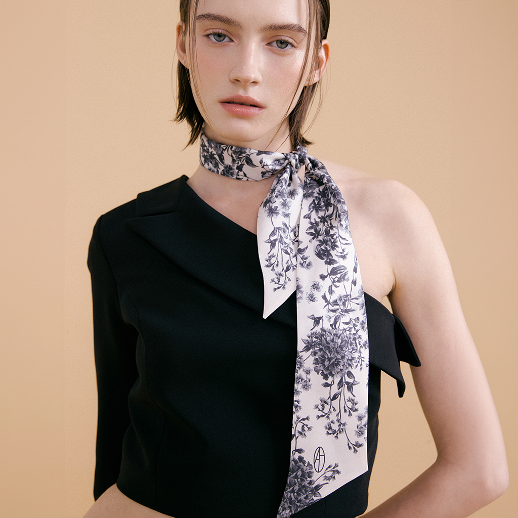 Le Jardin Long Twilly Silk Scarf - Charcoal/Ivory | ファッション
