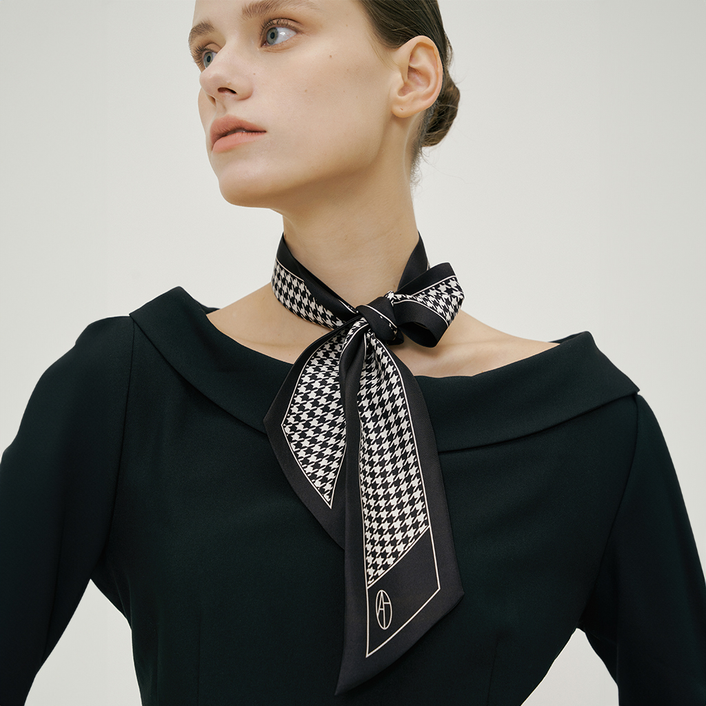 Long Twilly Silk Scarf - Houndstooth Black | ファッション通販