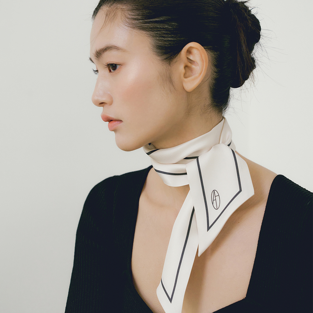 Long Twilly Silk Scarf - Black/Cream | ファッション通販