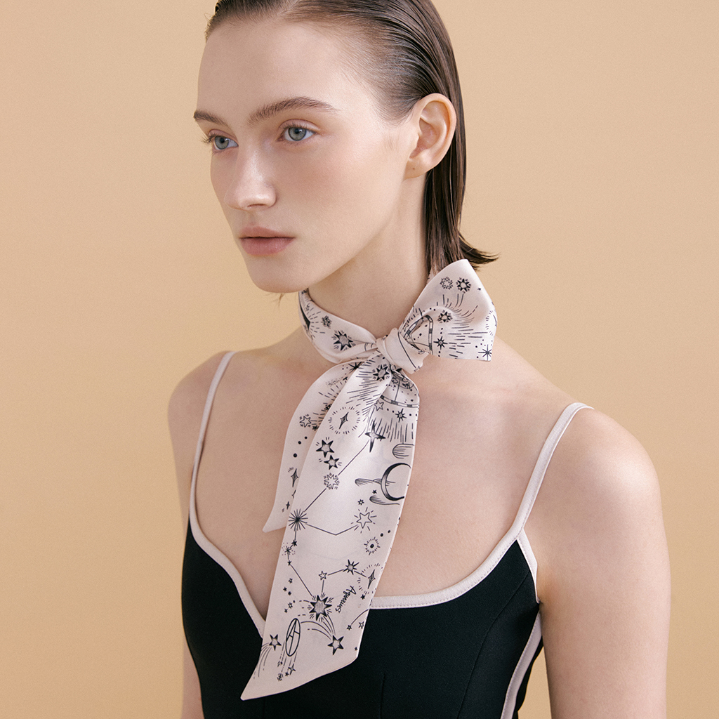 購入特典】Zodiac Long Twilly Silk Scarf - Cream | ファッション通販