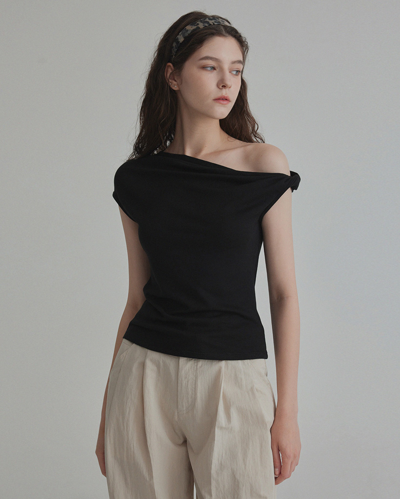 Mete Twisted Asymmetrical Off-Shoulder T-Shirt