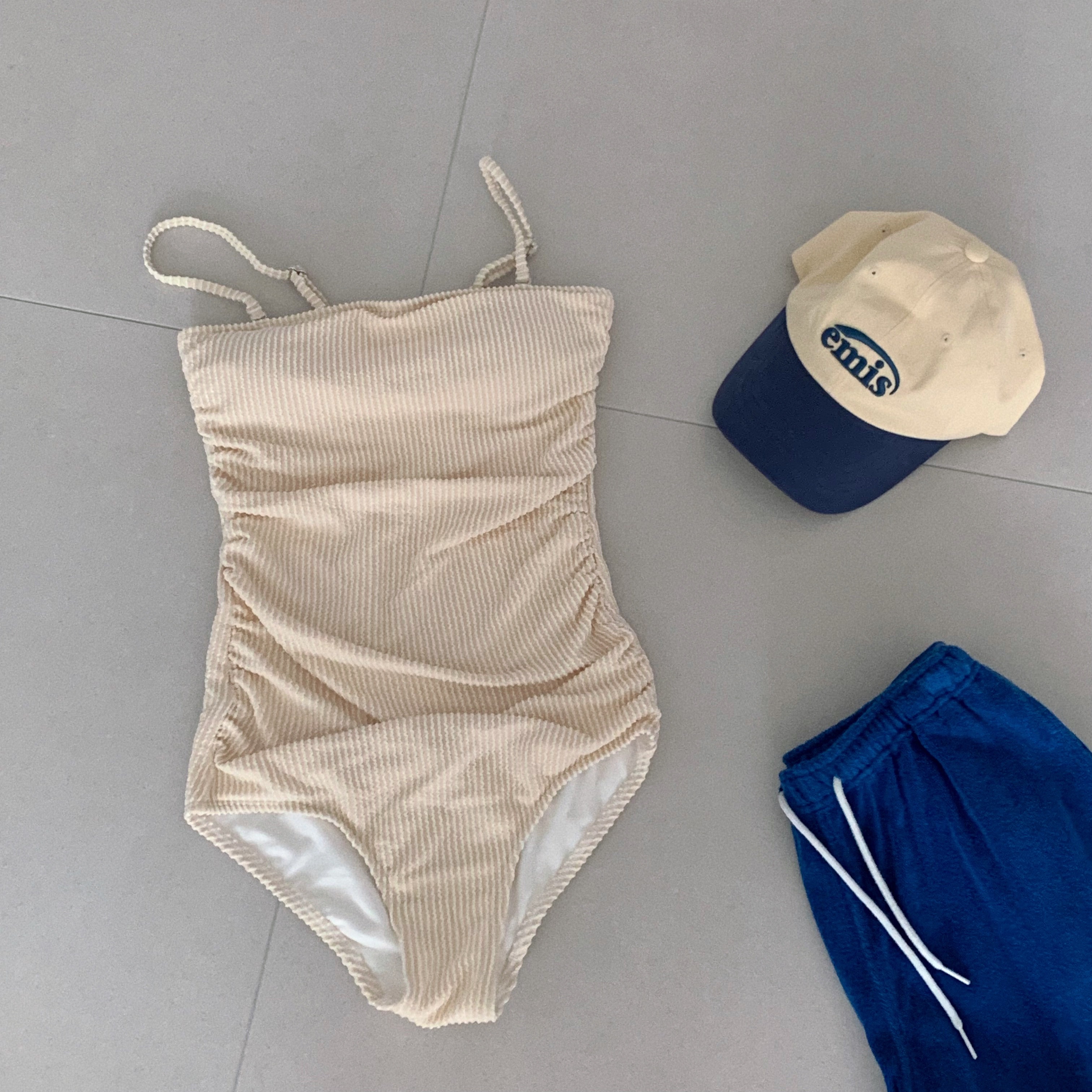 [バストカップ取り外し可能] リブストライプシャーリングモノキニ水着