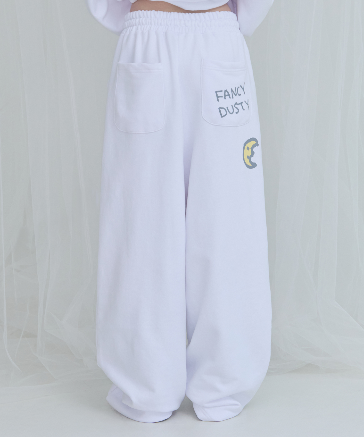 [FANCY X DUSTY] DEVIL & ANGEL PRINTED SWEATPANTS (WHITE) F25NM1004