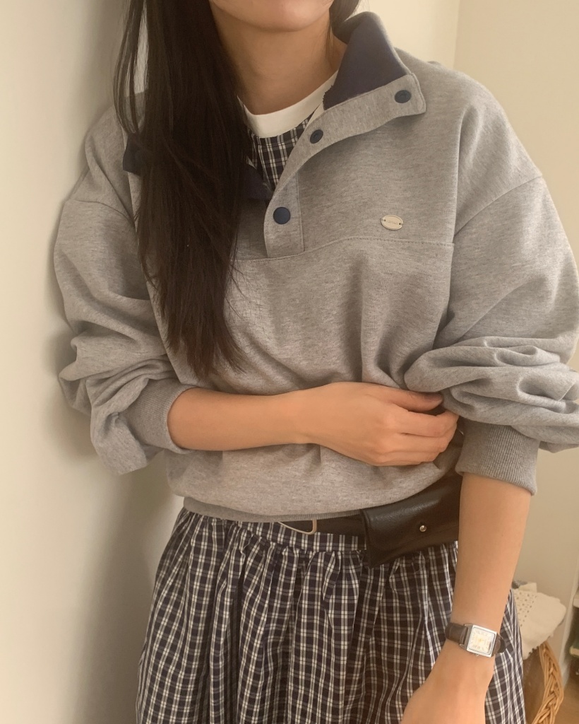 ハイネックルーズフィットスウェットシャツ