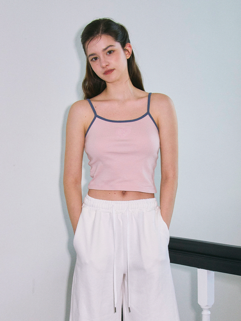 Dolphin Embossed Sleeveless Top_PINK | ファッション通販サイト NUGU