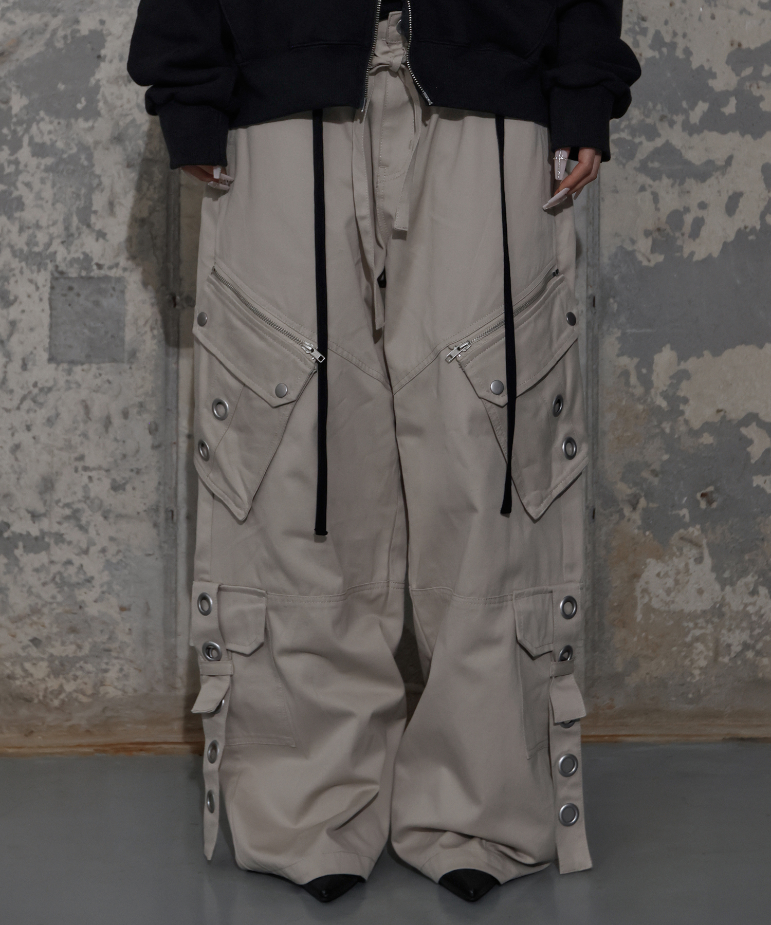 DETACHABLE CARGO STRAP PANTS (BEIGE) F25ZD978 | ファッション