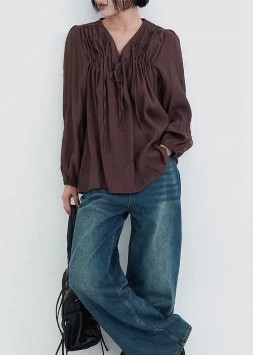 ストラップシャーリングブラウス