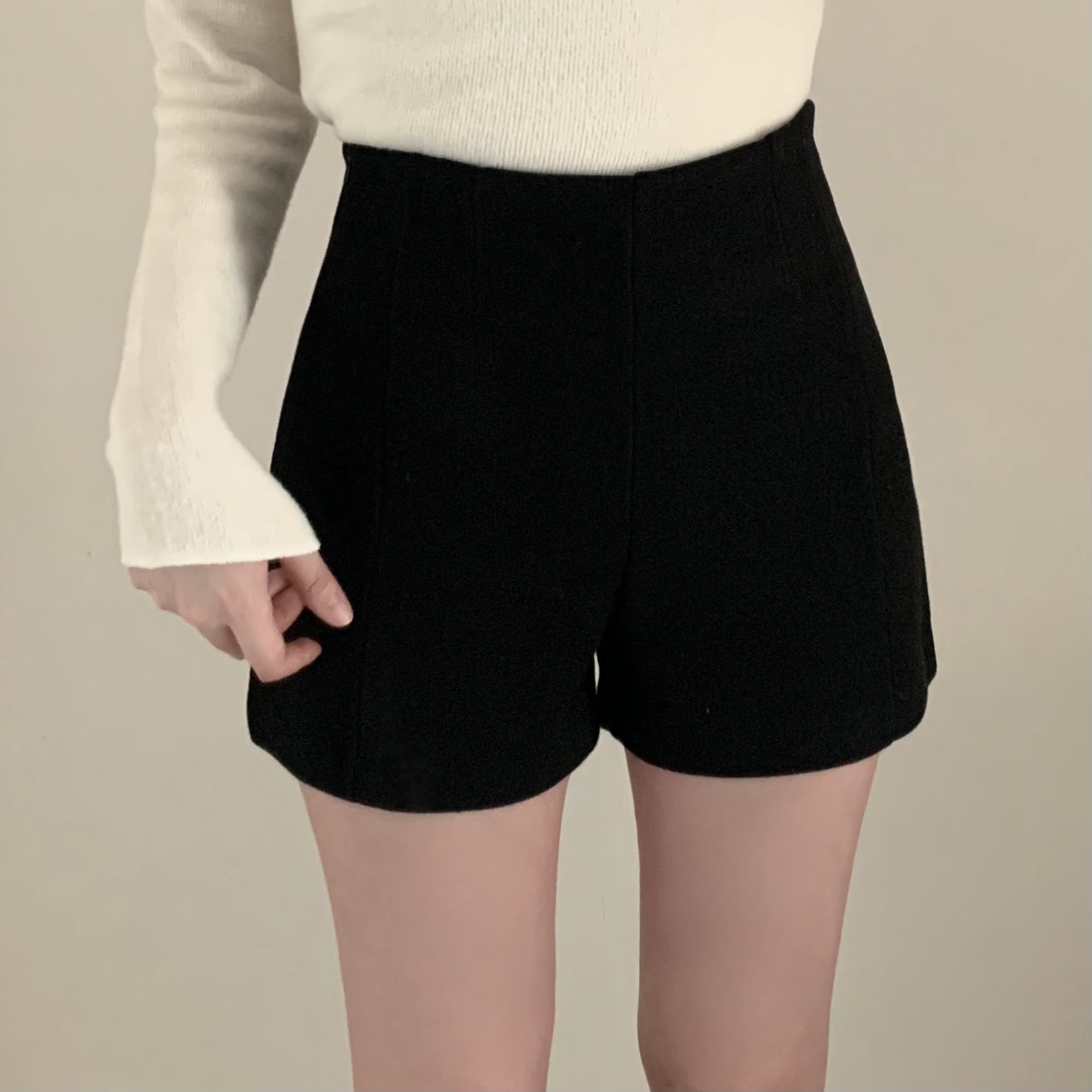 ラインスリットウールショートパンツ