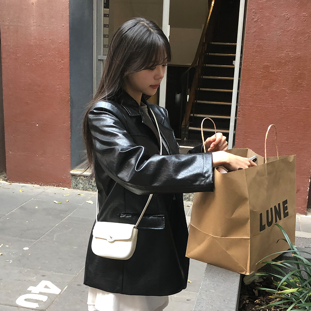 横長スクエアフェイクレザーショルダーバッグ | ファッション