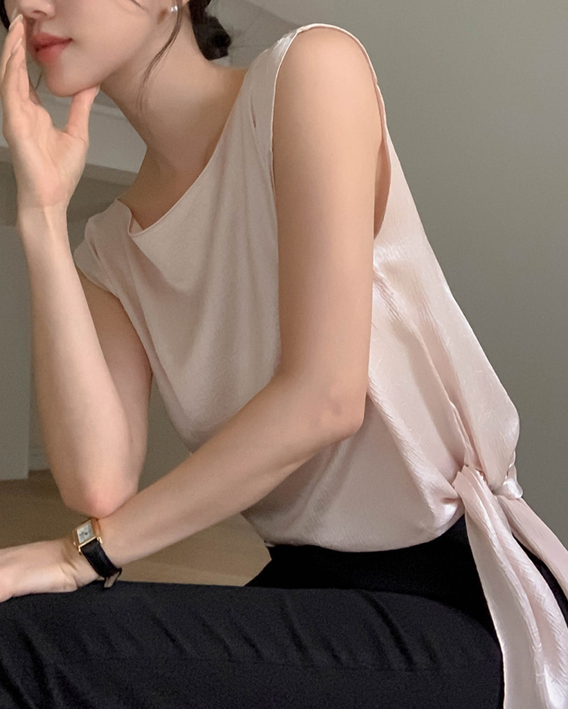 ボートネックサテンブラウス