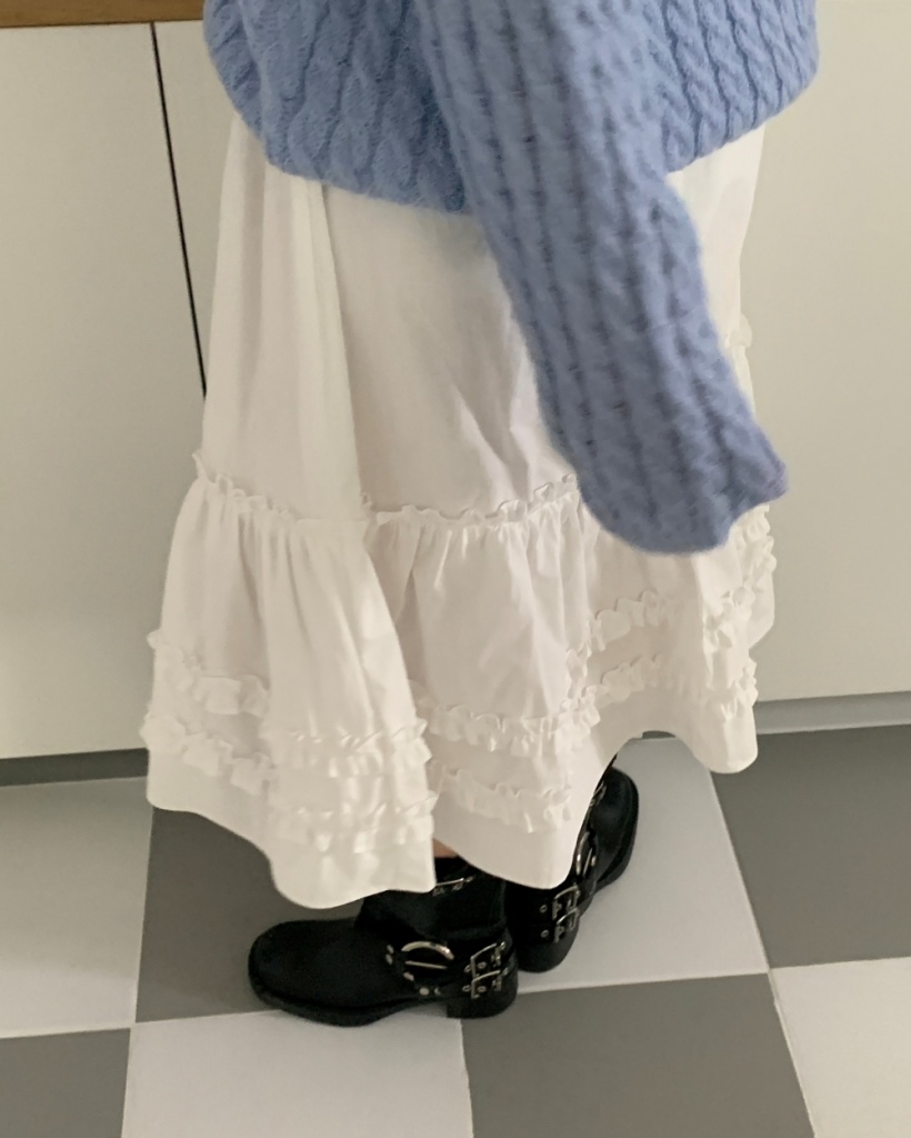 Loosesmell ホワイト ミディ丈スカートitimi palomawool Loosesmell ホワイト ミディ丈スカートitimi palomawool