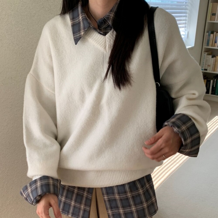 Vネックルーズフィットニット