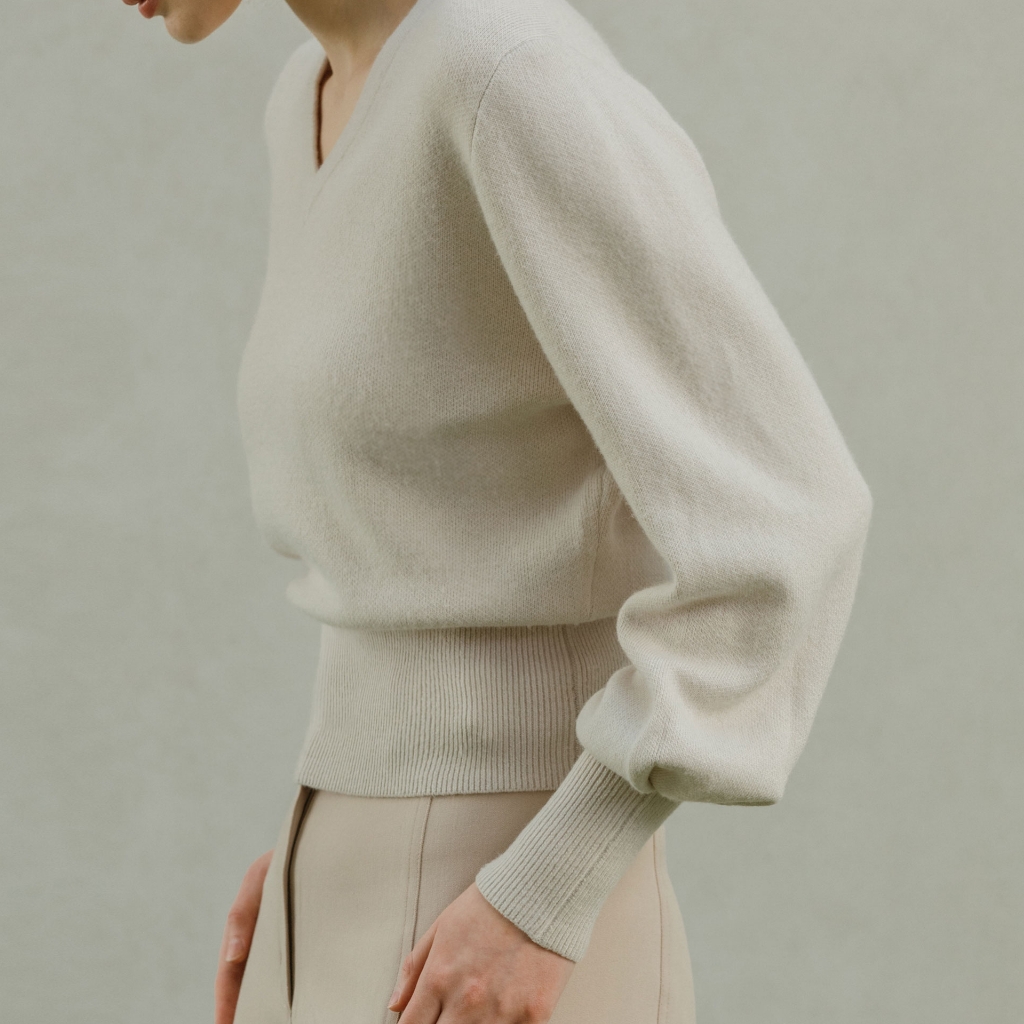 上質な着心地/全骨格細見え】〈C.L〉FOXカシミアドルマンニット