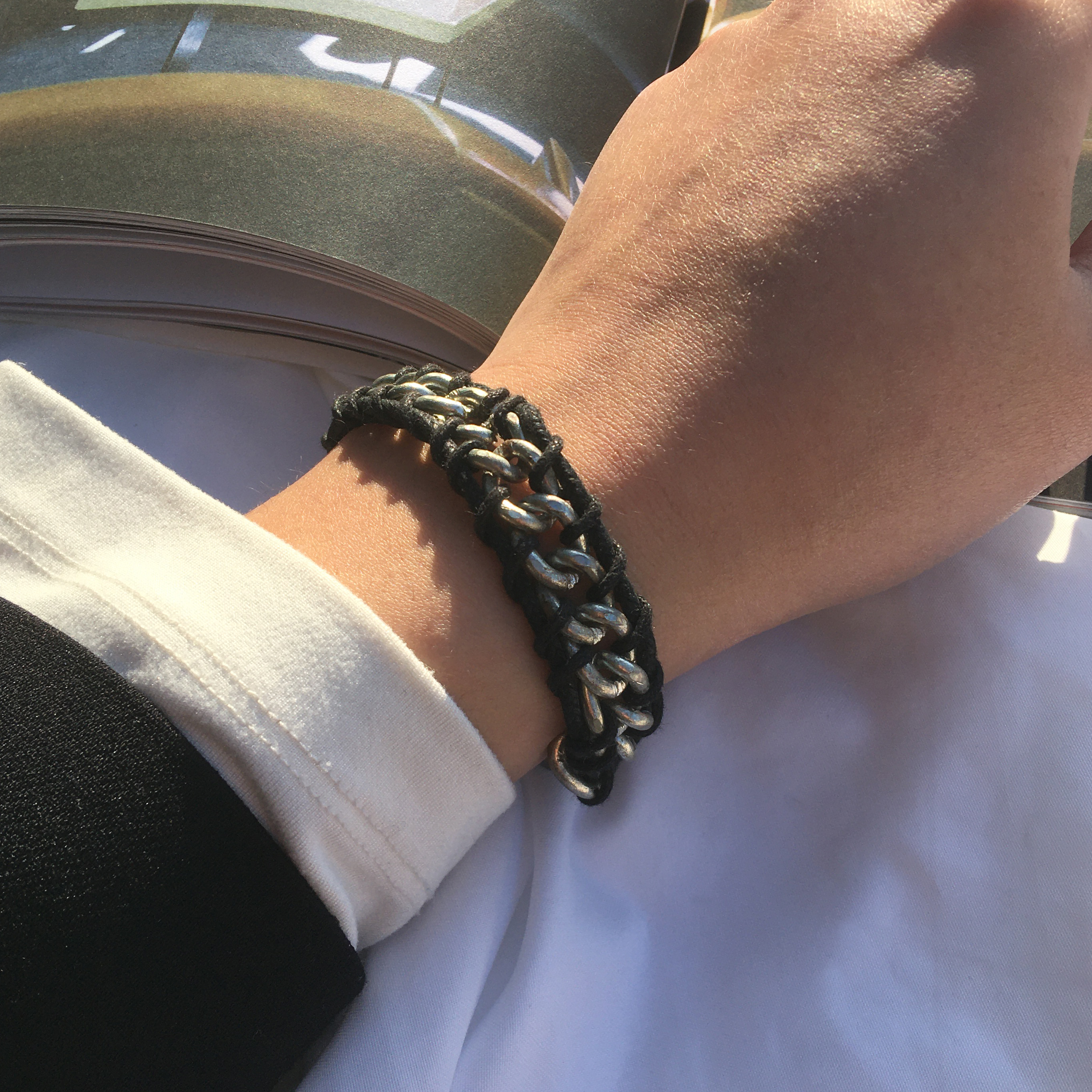 結び目レザーブレスレット