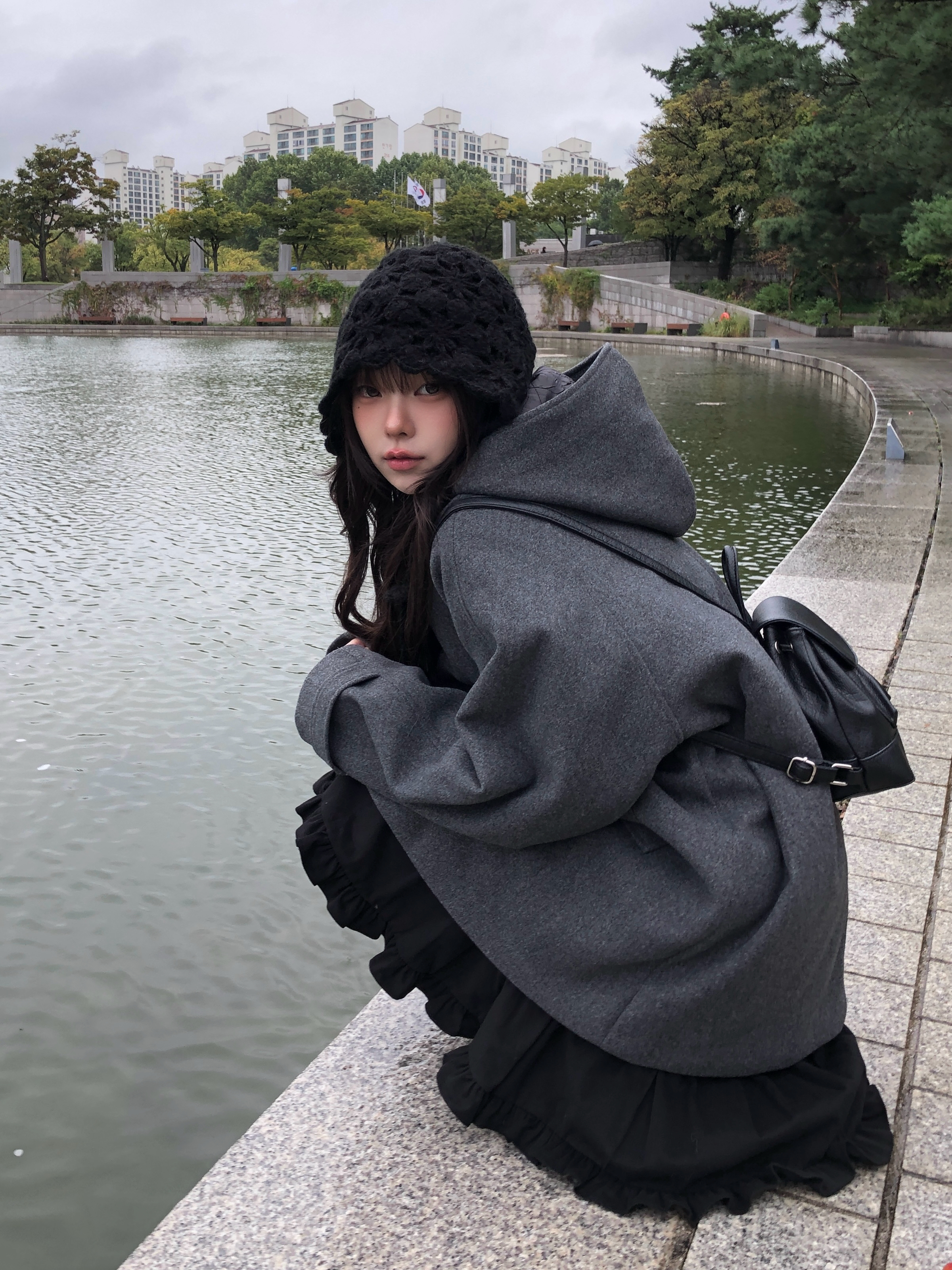 チンストラップ付きキルティングフードハーフコート