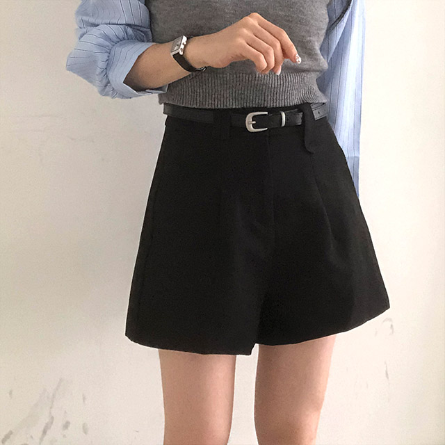 新品同様 プラダ ベルト付き ショートパンツ ハーフパンツ ブラック 38 黒 3color/ベルトセット]タック入りスラックスショートパンツ/ハーフ