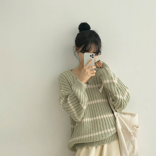 ビアズリー モノトーン ボーダー Vネックニット ビアズリー モノトーン