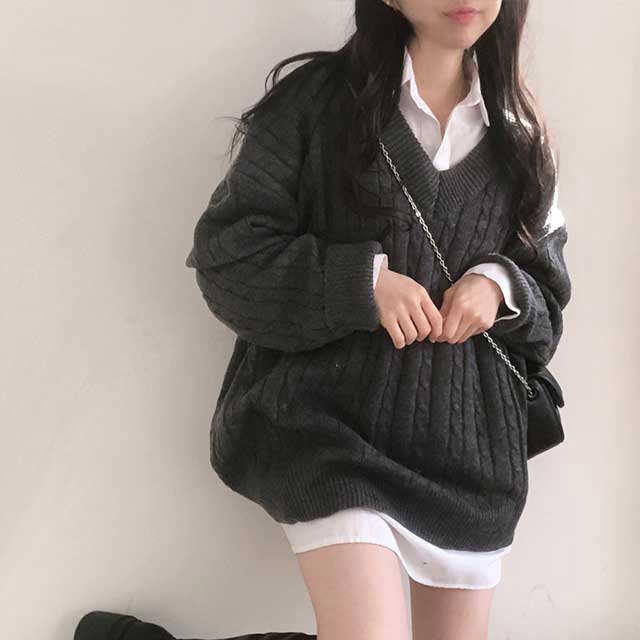 オーバーサイズツイストVネックニット | ファッション通販サイト NUGU