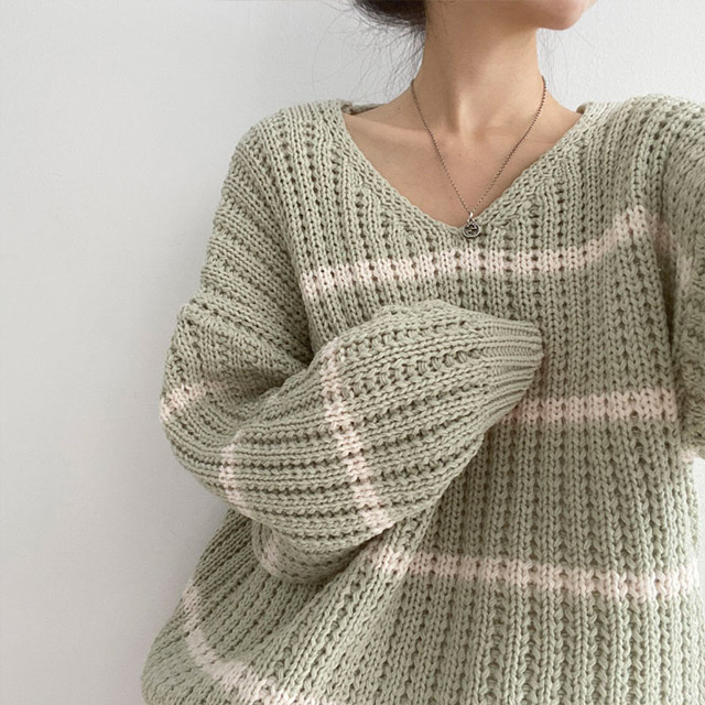 Tibi ベージュ Vネック トレーナー XS Tibi ベージュ Vネック トレーナー XS スウェット Vネック」に