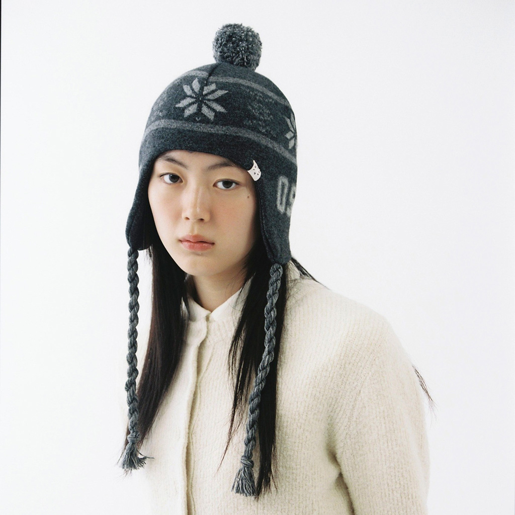 Emblem Knit Beanie UNISEX Black Ivory | ファッション通販