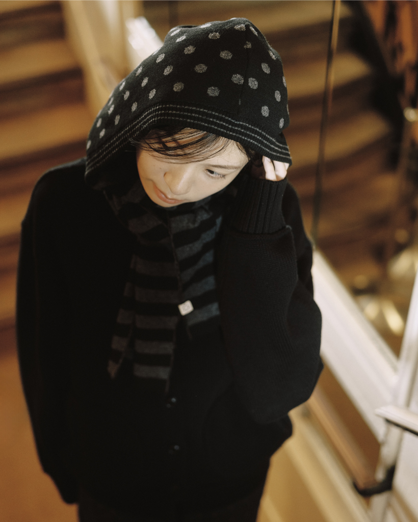 DOT HOODED MUFFLER, BLACK