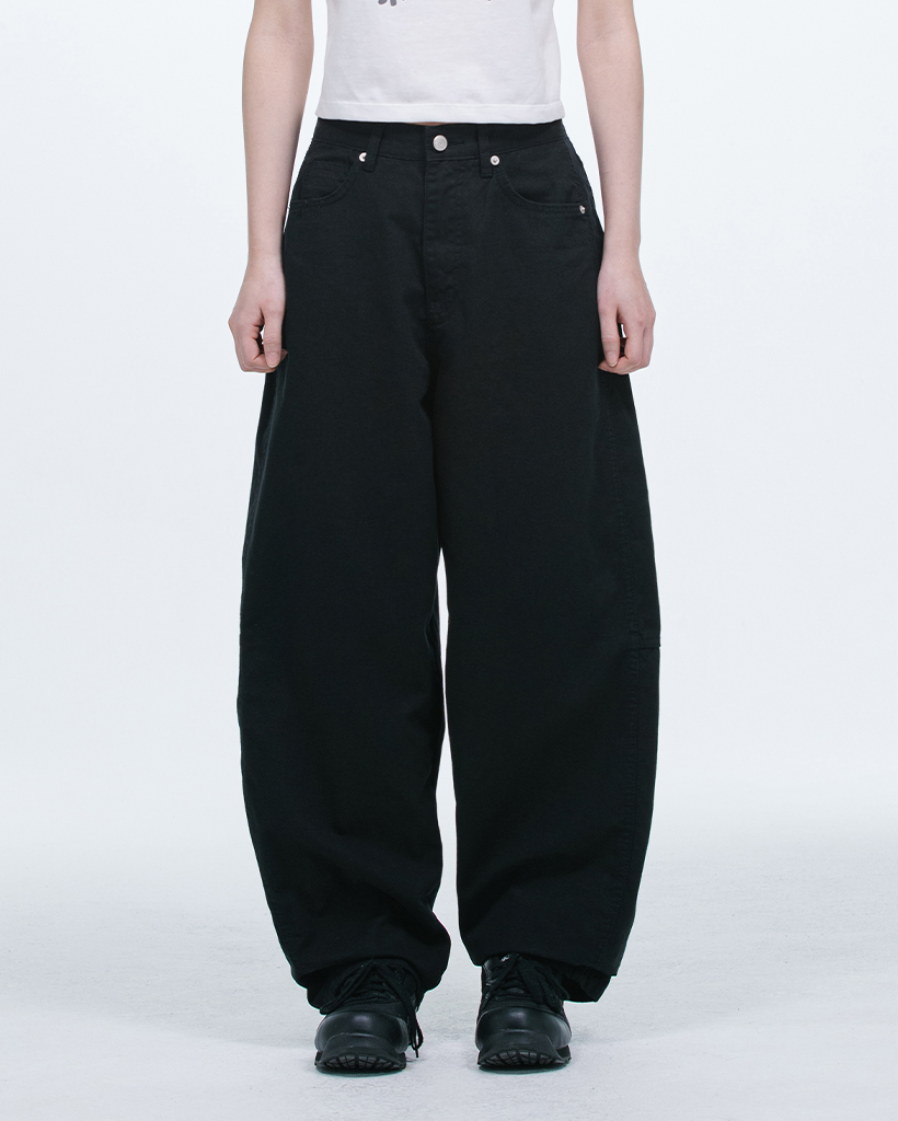 [Influencer pick] WIDE CURVED PANTS, BLACK