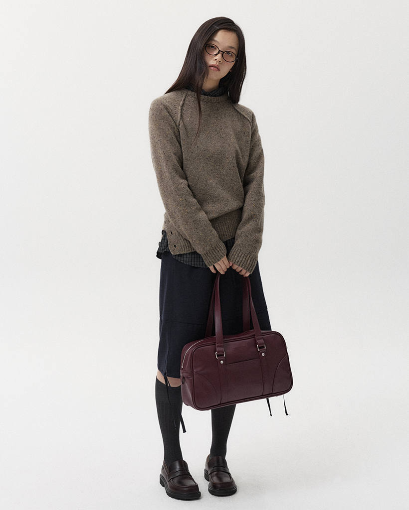 ASYMMETRIC RAGLAN BUTTON KNIT, BROWN