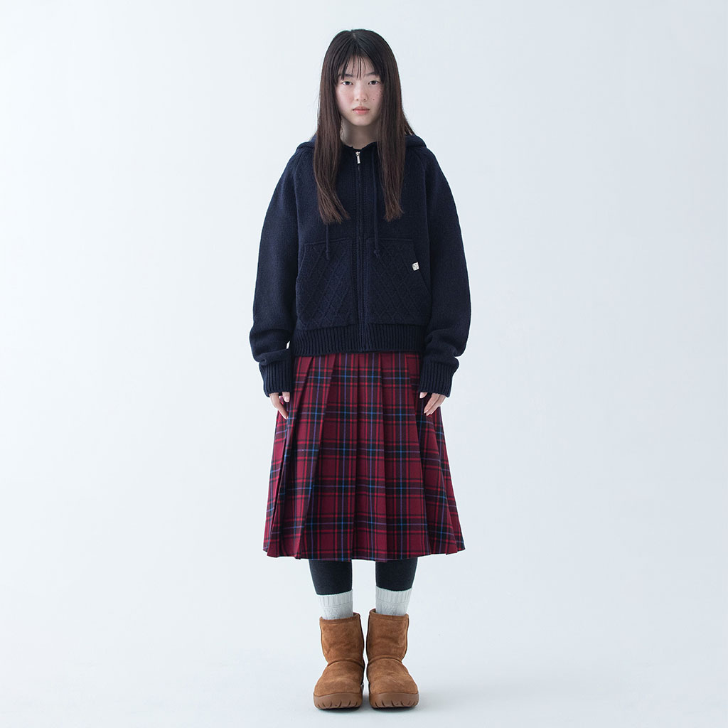 pleats button skirt, red check