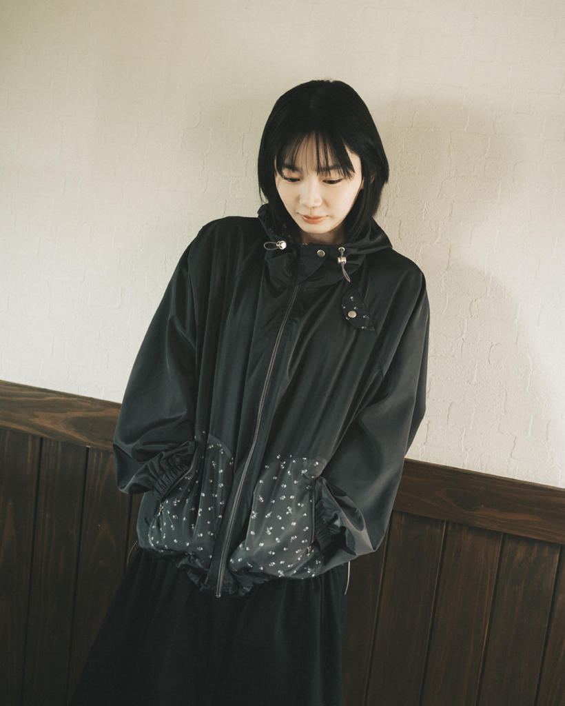 MIXED PATTERN WINDBREAKER, CHARCOAL FLORAL